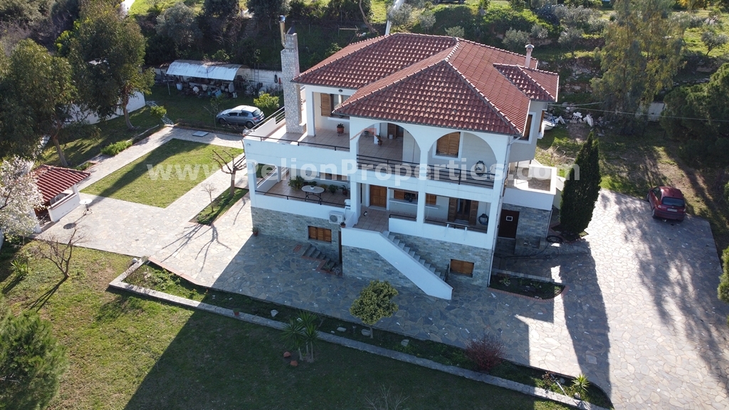 Κρυμμένος Θησαυρός ανάμεσα σε Θάλασσα και Βουνό: Η Βίλα των Ονείρων σας ...